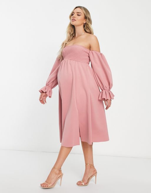 ASOS DESIGN Maternity - Vestito midi arricciato rosa tenue con scollo alla Bardot e maniche a campana, 2 di 4