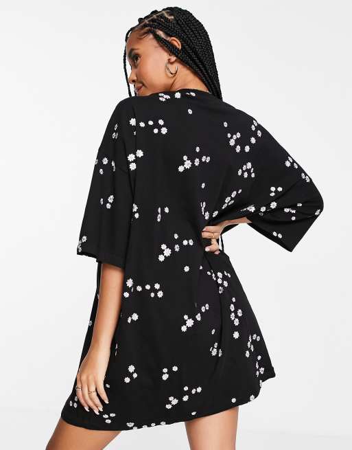 ASOS DESIGN Maternity - Vestito t-shirt oversize nero con fiori ricamati lilla, 2 di 4