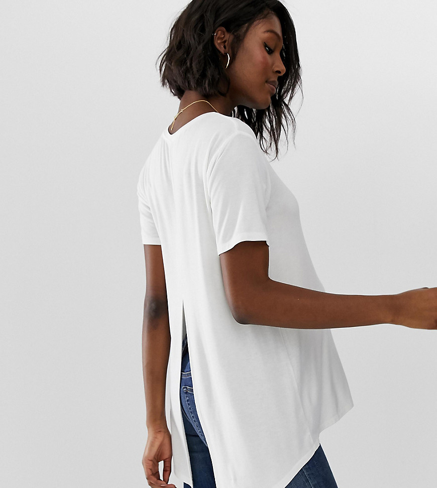 ASOS DESIGN – Maternity – Vit t-shirt med drapering och slits i ryggen