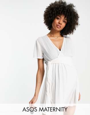 ASOS DESIGN Maternity - Vorn gebundener, durchscheinender Strand-Kimono im Knitterlook in Weiß