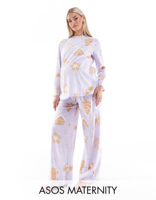 ASOS DESIGN Maternity - Weihnachtlicher Umstands-Pyjama aus langärmligem Oberteil und Hose in Lila mit Lebkuchen-Muster