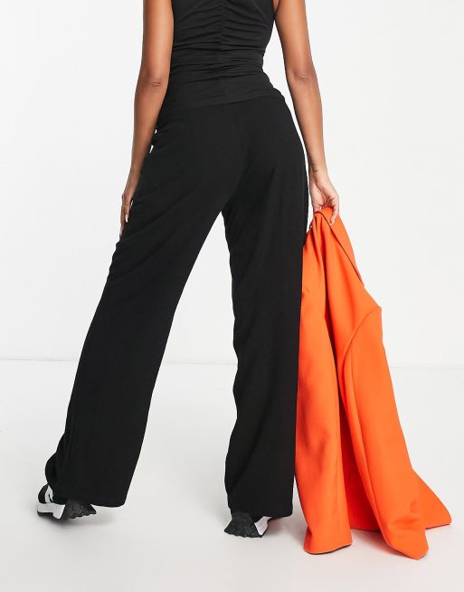 ASOS DESIGN Maternity wide leg trousers with linen in black, 2 of 4