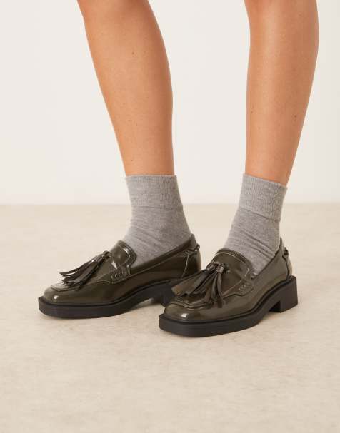 ASOS DESIGN – Matrix – Loafer in Olivgrün mit eckiger Zehenpartie und Quasten-Detail - view 1