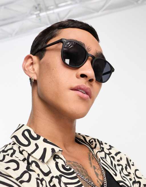 ASOS DESIGN – Mattsvarta runda solglasögon i retrostil med rökfärgade glas, 3 av 4