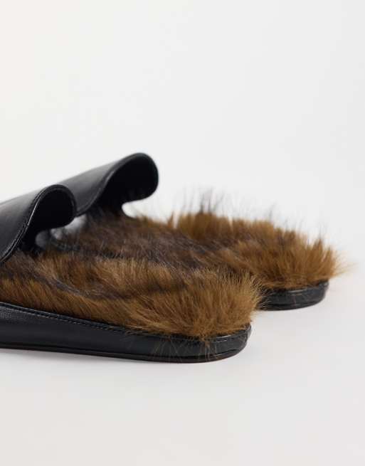 ASOS DESIGN Maura Mules im Slipper-Stil in Schwarz mit Faux-Fur, 4 von 4