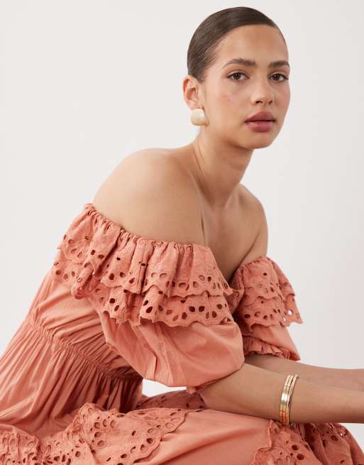 ASOS DESIGN - Maxi bardotjurk met bloemenbroderie in perzikkleur, 3 van 4