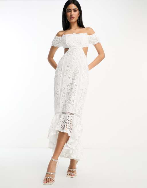 ASOS DESIGN - Maxi-bardotjurk van kant met uitsnijding en volant in wit
