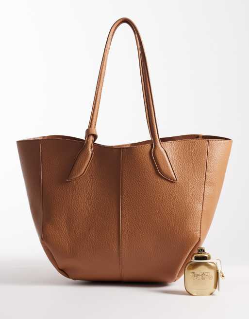 ASOS DESIGN - Maxi borsa in similpelle PU testurizzata color cammello con angoli pizzicati, 2 di 4