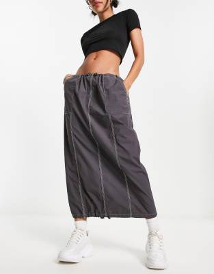 ASOS DESIGN - Maxi-Fallschirmrock in Anthrazit mit Kontrastnaht-Grau