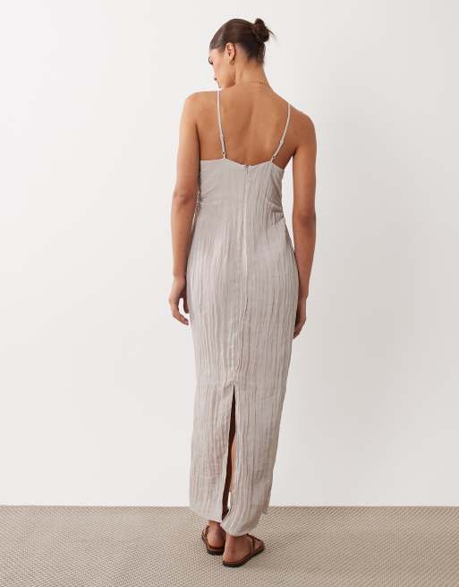 ASOS DESIGN maxi halter dress in techy crinkle fabric in taupe, 4 of 4