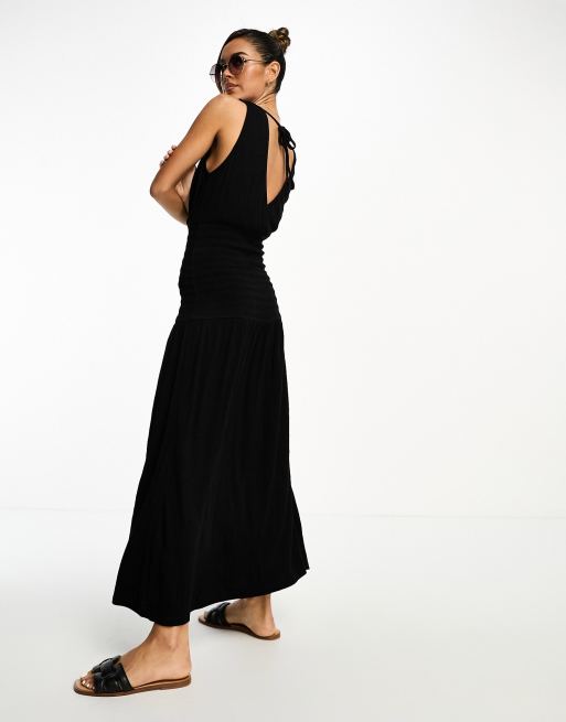 ASOS DESIGN – Maxi-Hängerkleid in Schwarz mit V-Ausschnitt, KNitterstruktur und gesmokter Taille 