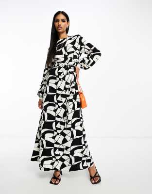 ASOS DESIGN - Maxi-Hängerkleid mit Bindegürtel und geometrischem, gespleißtem Muster in Schwarz-Weiß-Bunt