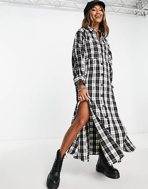 ASOS DESIGN – Maxi-Hemdblusenkleid aus Bouclé mit schwarz-weißem Karomuster  | ASOS