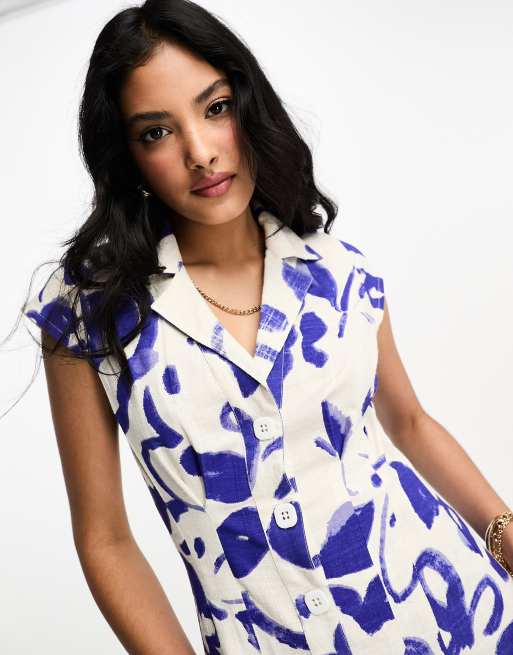 ASOS DESIGN – Maxi-Hemdblusenkleid aus Leinen mit Flügelärmeln, Biesen und abstraktem Blumenmuster in Blau, 3 von 4