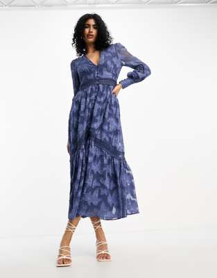 ASOS DESIGN - Maxi-Hemdkleid in verwaschenem Marineblau mit Knopfleiste und Einsätzen aus Spitze im Ausbrenner-Muster