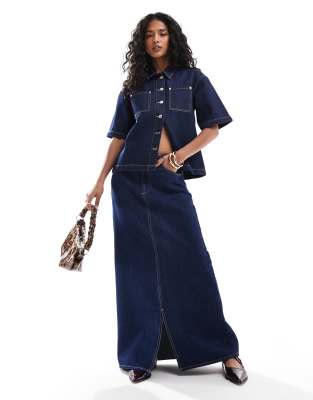 ASOS DESIGN - Maxi-Jeansrock in Indigoblau mit Schlitz vorne