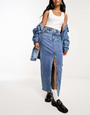 ASOS DESIGN - Maxi-Jeansrock in mittlerer Waschung mit Saumschlitz-Blau