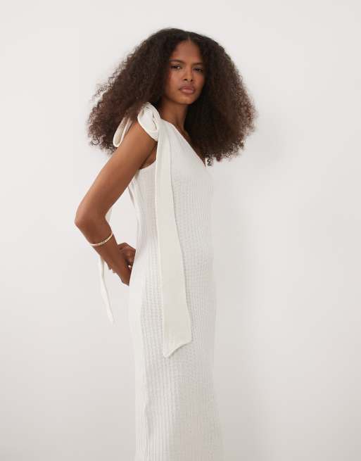ASOS DESIGN - Maxi jurk met blote schouder en strikdetail in crème, 2 van 4