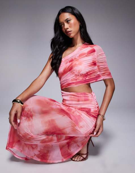 ASOS DESIGN - Maxi jurk met blote schouder, gerimpeld lijfje, doorschijnende rok en bloemenprint in roze - view 1