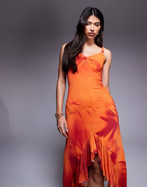 ASOS DESIGN - Maxi-jurk met blote schouder, ruches en abstracte print in oranje, 2 van 4