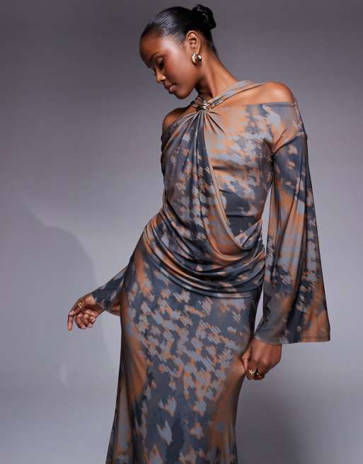 ASOS DESIGN - Maxi-jurk met blote schouders, gedrapeerde voorkant en afwerking in abstracte print, 3 van 4