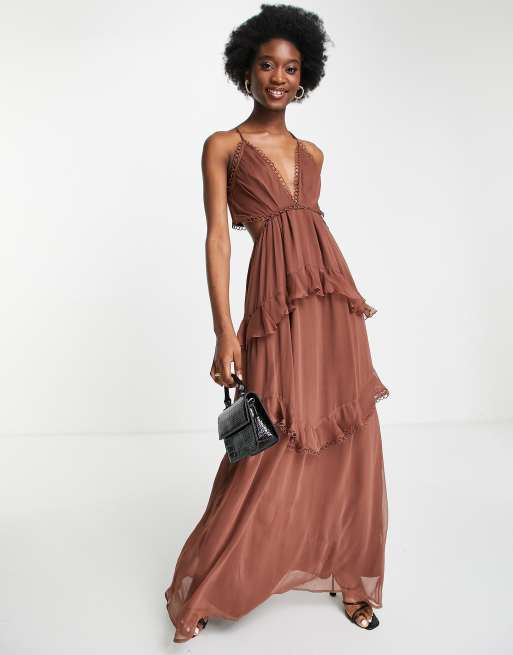 ASOS DESIGN - Maxi jurk met camibandjes, open achterkant en cirkelvormige afwerking in chocola