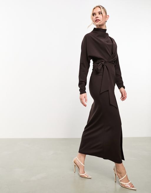 ASOS DESIGN - Maxi-jurk met gedrapeerde halslijn en rok met gestrikte overslag in bruin, 2 van 4