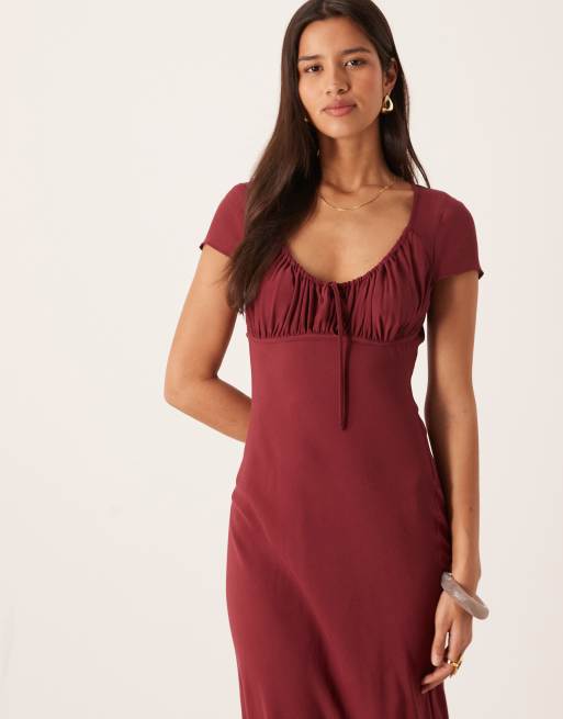 ASOS DESIGN - Maxi jurk met gerimpelde voorkant en pofmouwen in bordeauxrood, 2 van 4