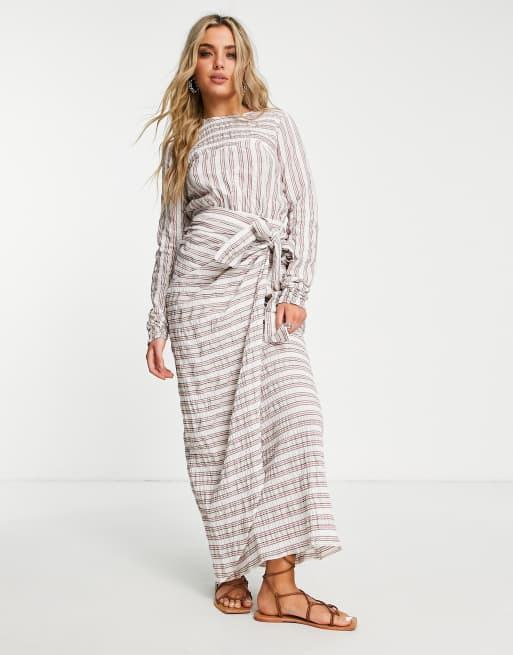 ASOS DESIGN - Maxi jurk met getextureerde strepen en wikkelrok 