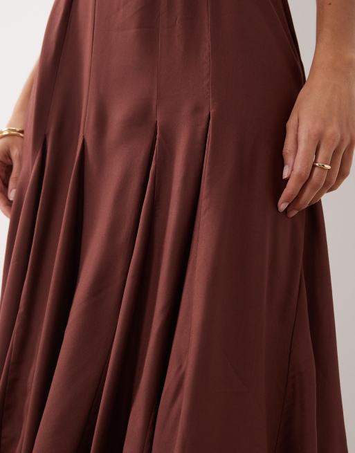 ASOS DESIGN - Maxi jurk met godetplooien in warm chocoladebruin, 2 van 4