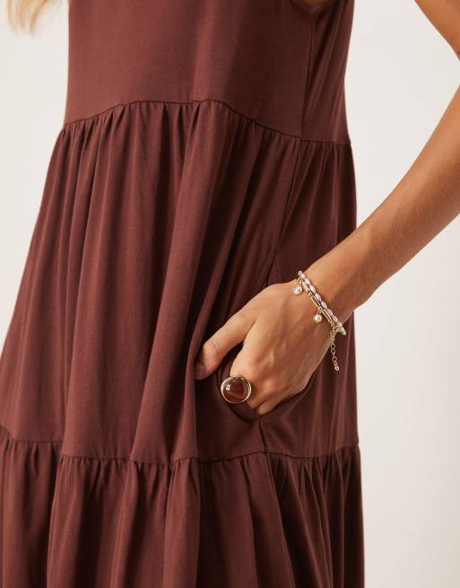 ASOS DESIGN - Maxi-jurk met lage ronde hals, A-lijn en stroken in chocoladebruin, 4 van 4