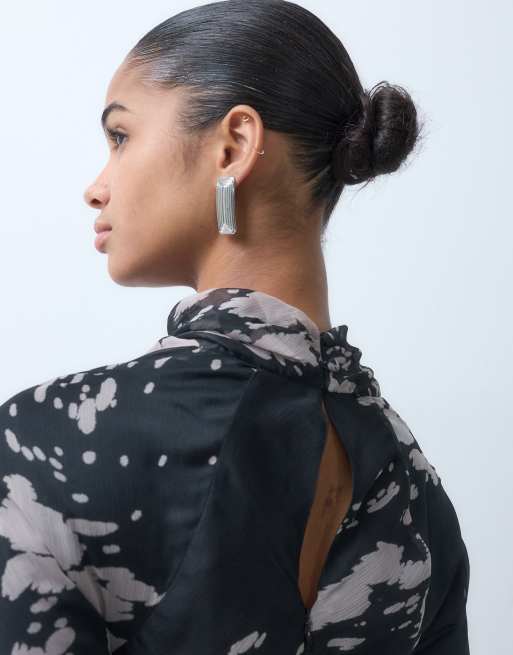 ASOS DESIGN maxi jurk met lange mouwen, dubbellaags en monochrome dierenprint, 3 van 5