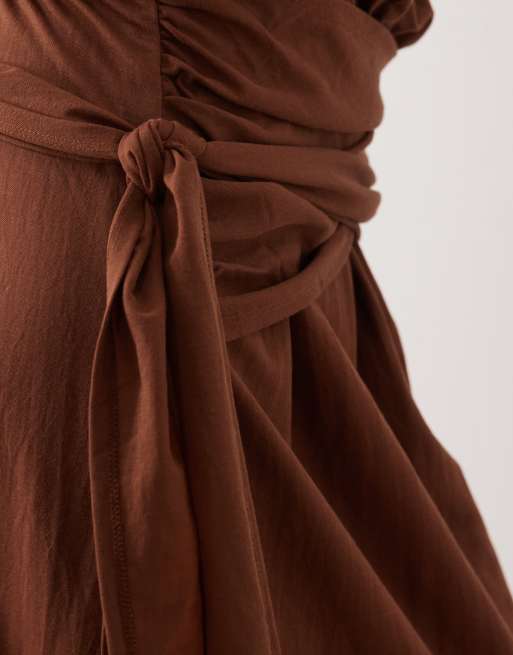 ASOS DESIGN - Maxi jurk met linnenlook, halternek en pofzoom in chocoladebruin, 3 van 4