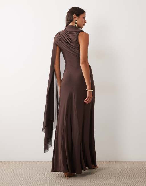 ASOS DESIGN maxi-jurk met mesh overlay en cape met godets in bruin, 3 van 4