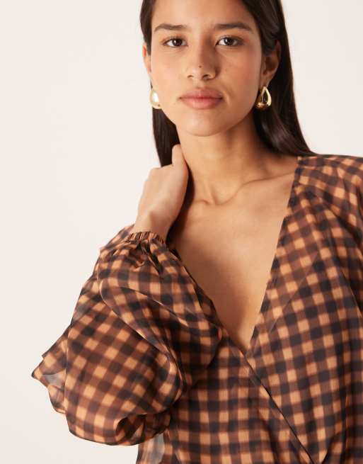 ASOS DESIGN - Maxi jurk met overslag en vervaagde ruit in bruin, 2 van 4