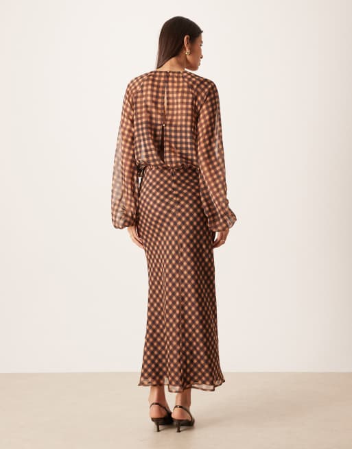 ASOS DESIGN - Maxi jurk met overslag en vervaagde ruit in bruin, 3 van 4