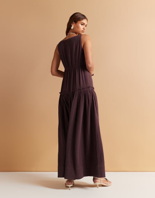 ASOS DESIGN - Maxi jurk met rechte hals en siernaden in chocoladebruin, 2 van 4