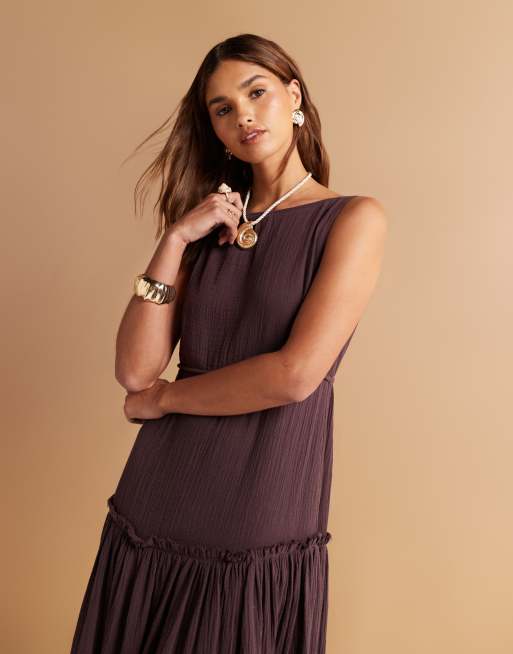 ASOS DESIGN - Maxi jurk met rechte hals en siernaden in chocoladebruin, 3 van 4
