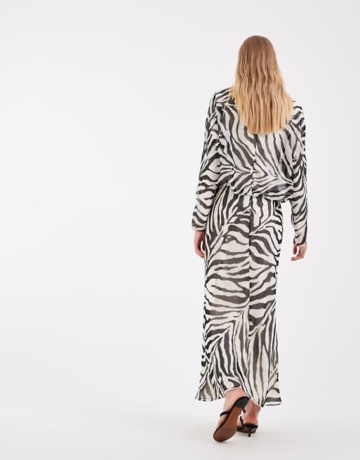 ASOS DESIGN - Maxi jurk met rechte hals, lange mouwen en zebraprint, 4 van 5