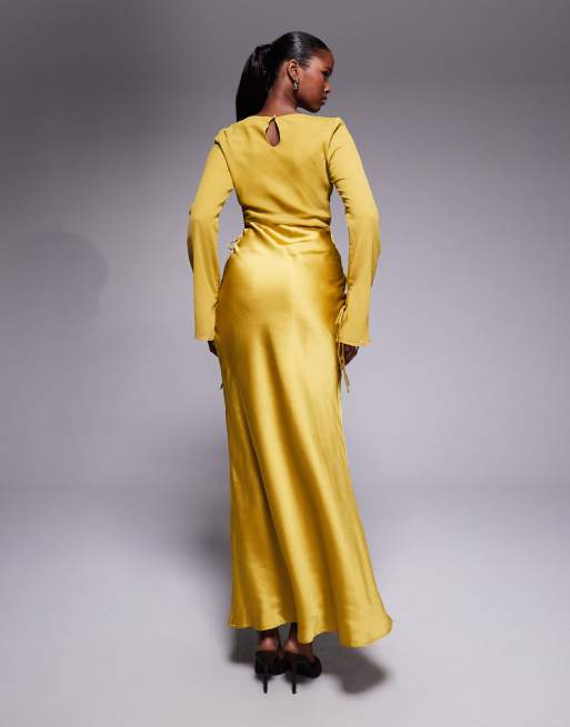ASOS DESIGN - Maxi-jurk van chiffon met lange mouwen, boothals en satijnen wikkelrok in oker, 2 van 4