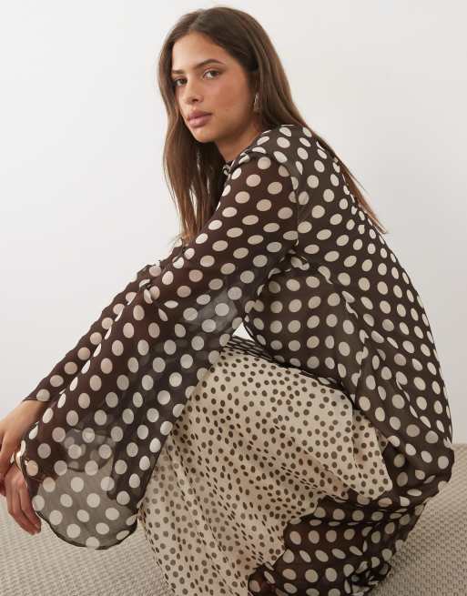 ASOS DESIGN - Maxi jurk van chiffon met rechte hals en stippen in bruin, 4 van 4