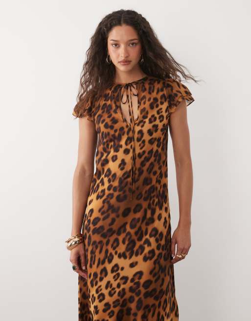 ASOS DESIGN - Maxi jurk van chiffon met ruches aan de mouwen in luipaardprint, 3 van 4