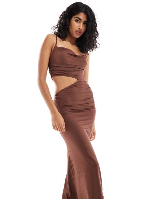 ASOS DESIGN - Maxi-jurk van gladde stof met uitsnijding in bruin