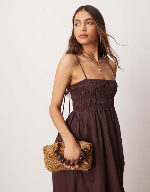 ASOS DESIGN - Maxi-jurk van katoensatijn met gesmokte buste in chocoladebruin, 4 van 4