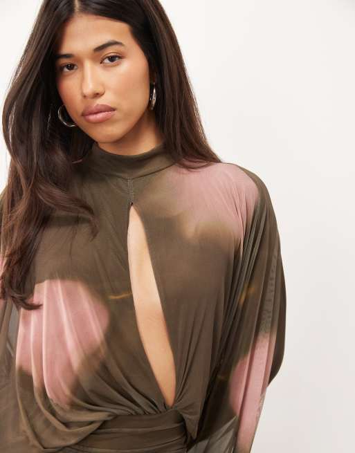ASOS DESIGN maxi-jurk van mesh met bloemenprint, blousonmouwen en uitsnijding in bruin, 3 van 4