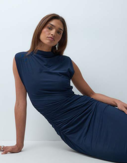 ASOS DESIGN maxi jurk van mesh met hoogsluitende details en schoudervullingen in navy, 3 van 4