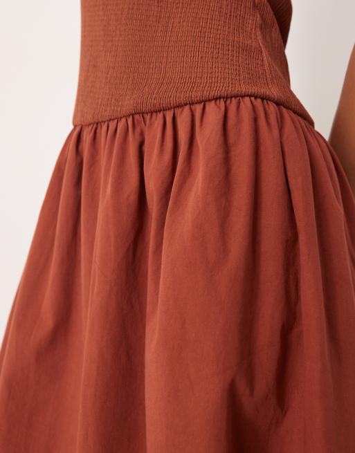 ASOS DESIGN - Maxi jurk van popelinemix met textuur, verlaagde taille in roestbruin, 3 van 4