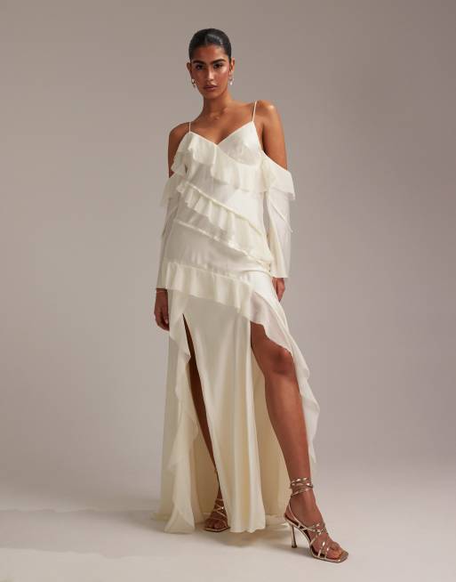 ASOS DESIGN - Maxi jurk van satijn en chiffon met ruches en blote schouders in ivoorwit, 5 van 6
