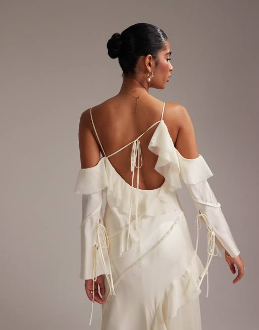 ASOS DESIGN - Maxi jurk van satijn en chiffon met ruches en blote schouders in ivoorwit, 6 van 6
