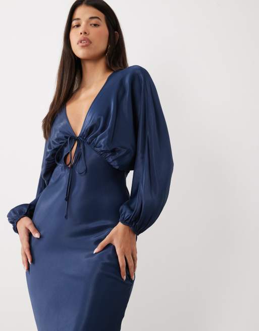 ASOS DESIGN maxi-jurk van satijn met diepe hals en vleermuismouwen in navy, 4 van 4